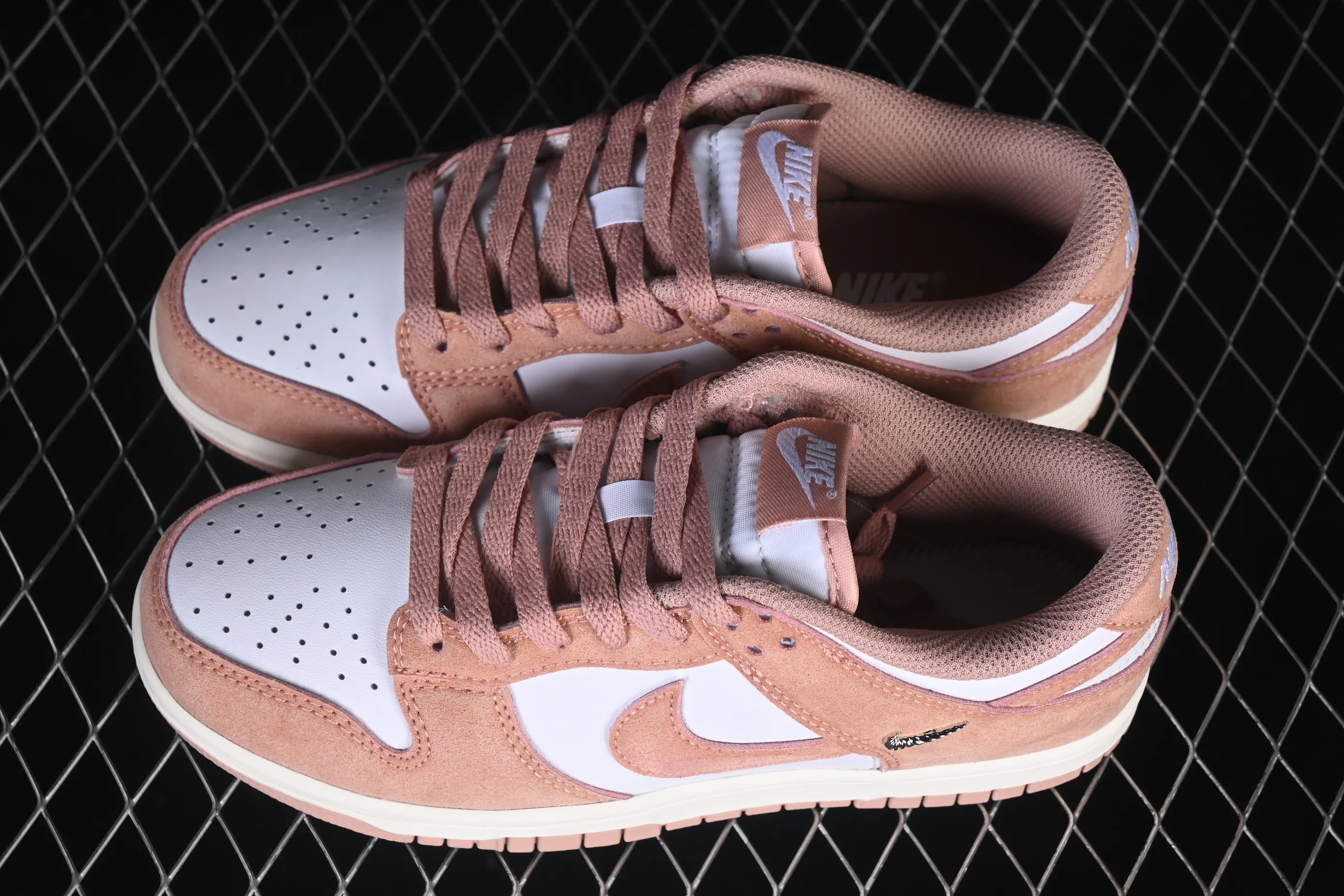 All categories Nk SB Dunk series Nk SB Dunk Low low-top sneakers X version Nike SB Dunk Low Year of the Horse pink and white low-top casual sneakers IB4417-102